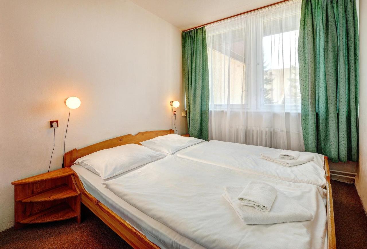 Вилла Bungalovy Fis Economy Штрбске-Плесо Экстерьер фото