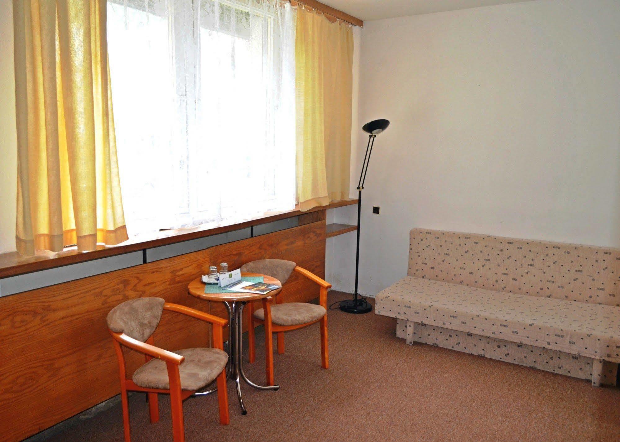 Вилла Bungalovy Fis Economy Штрбске-Плесо Экстерьер фото
